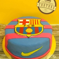FC Barcelona torta (marcipánnal bevont és ehető ostyalappal díszített), bármilyen ízben