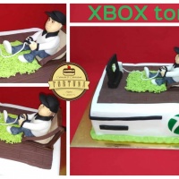 XBOX torta emberkével, logoval, marcipánnal bevont (bármilyen ízben készíthető)