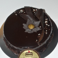 Csokiimádóknak, párizsi krémes rumos csokoládé torta