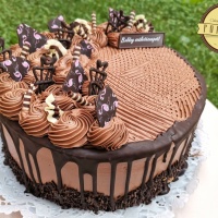 Rigó Jancsi torta csokoládé díszekkel
