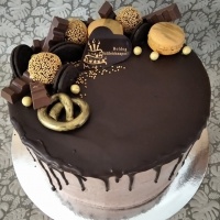 Rigó Jancsi torta csokoládé díszekkel